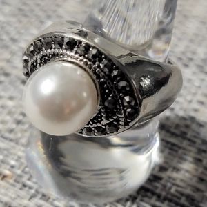 Beautiful Black/Silver Big Pearl ladies ring.